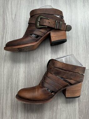 Freebird by Steven Brown Leather Wrap Strap Ankle Boots Size 6 Distressed Buckle